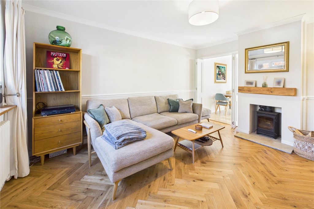 Property photo 2 of 16 Living Room