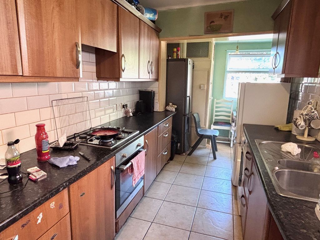 Property photo 3 of 5 Kitchen