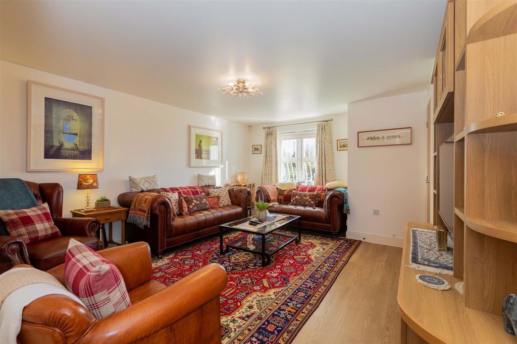 Property photo 2 of 27 22 Mathercombe Road-20.Jpg