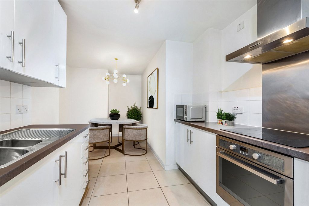 Property photo 2 of 17 Picture No. 24