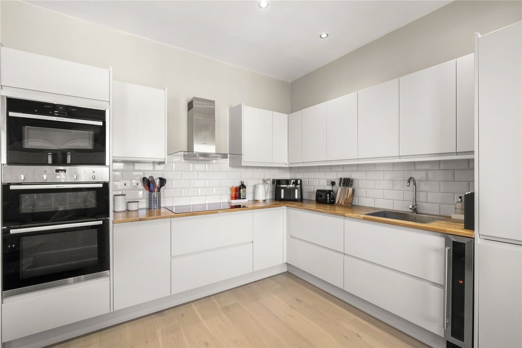 Property photo 2 of 14 Kitchen