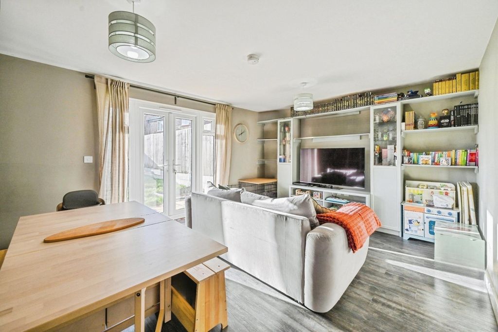 Property photo 3 of 12 Lounge/Diner