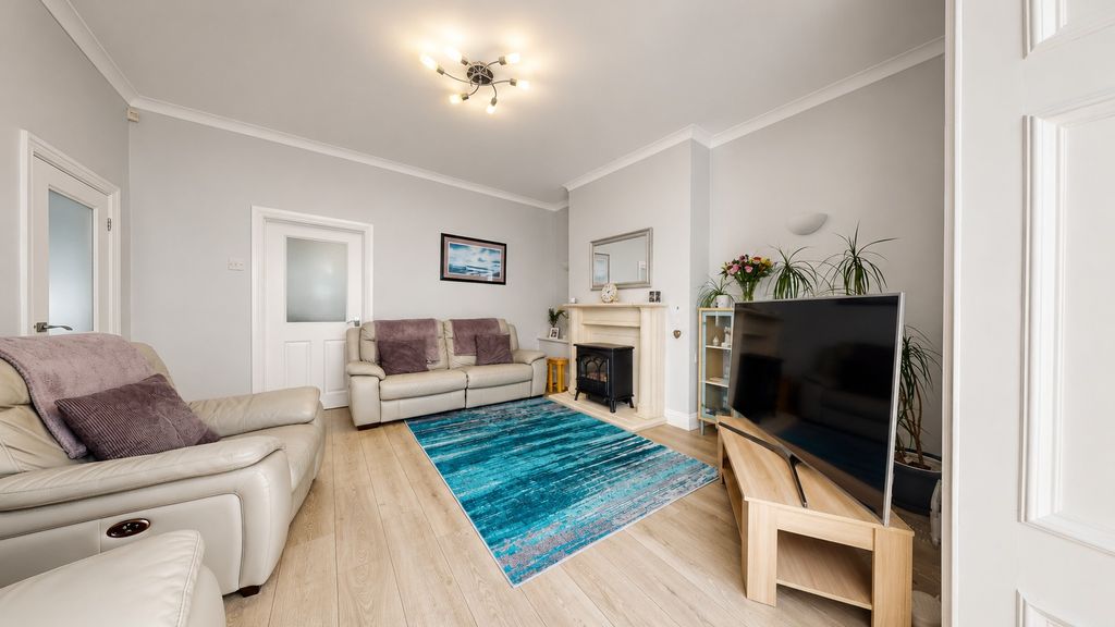 Property photo 2 of 28 5102595