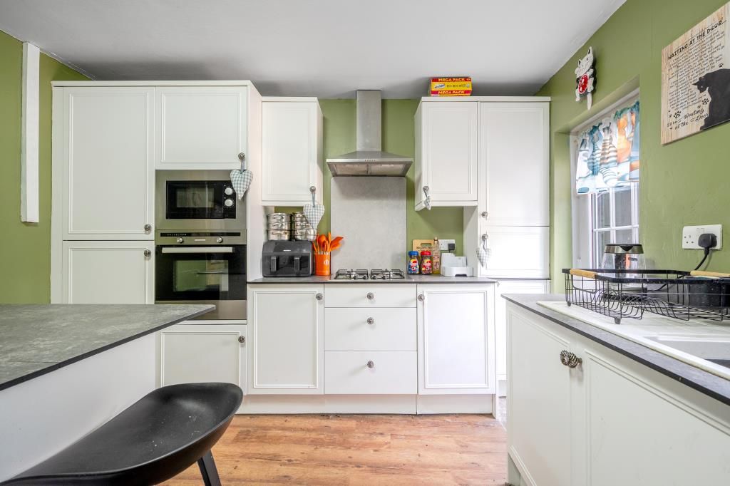 Property photo 2 of 19 Kitchen