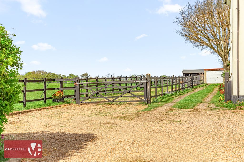 Property photo 3 of 51 Driveway Access To Garage And Right Of Way