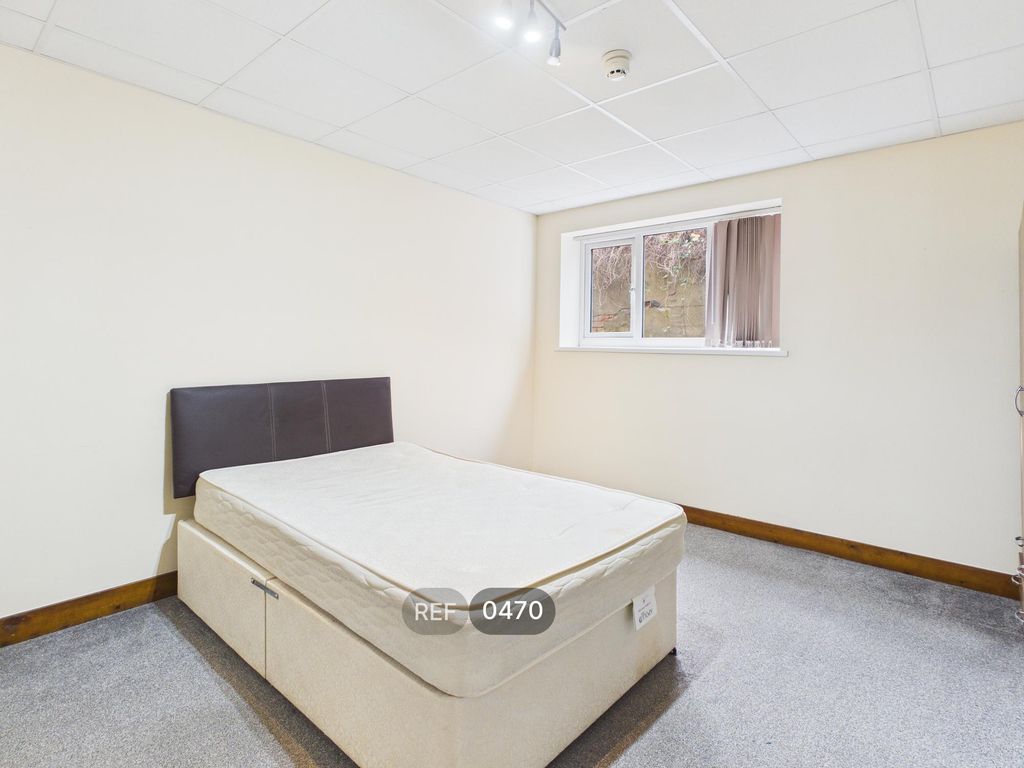 Property photo 2 of 10 Bedroom