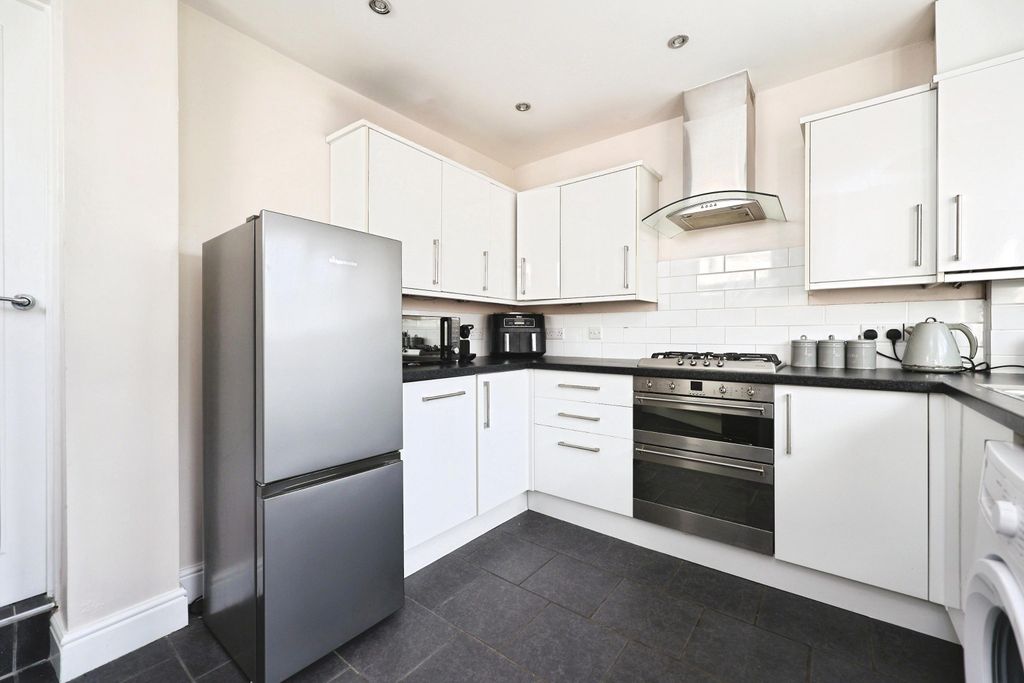 Property photo 3 of 16 5599763