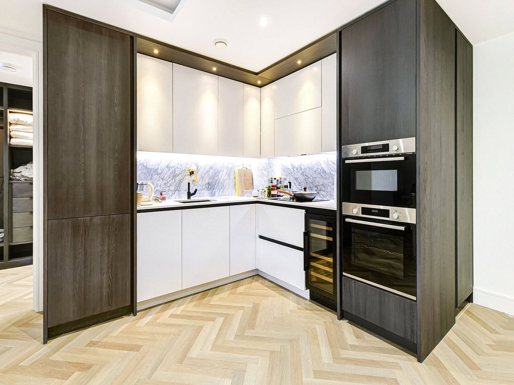 Property photo 3 of 18 Errington House