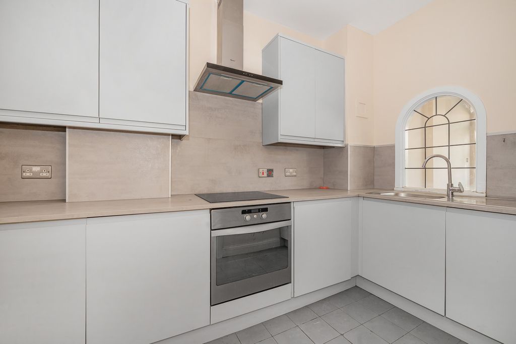 Property photo 2 of 27