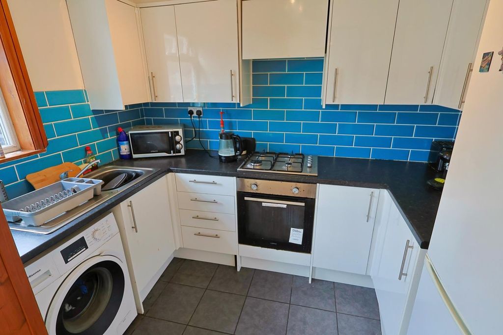 Property photo 3 of 12 Kitchen