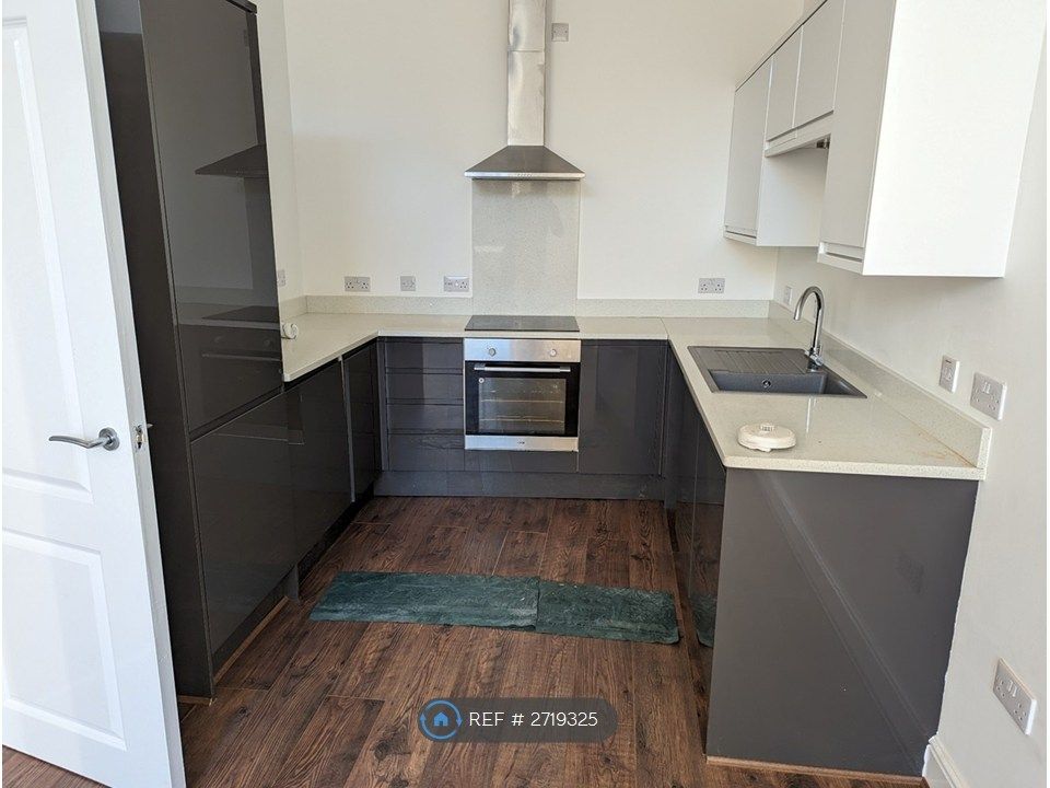 Property photo 1 of 11 Kitchen