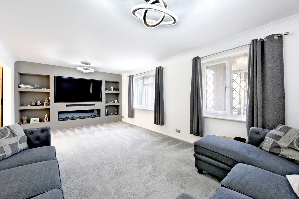 Property photo 3 of 16 Picture No. 10