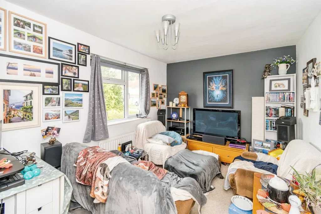 Apartment in Southampton, Harefield - View 6