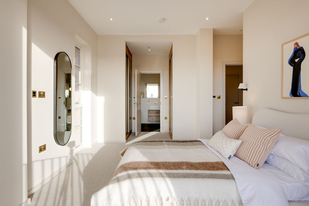 Property photo 3 of 12 The Tipton 25(Penthouse)-23.Jpg