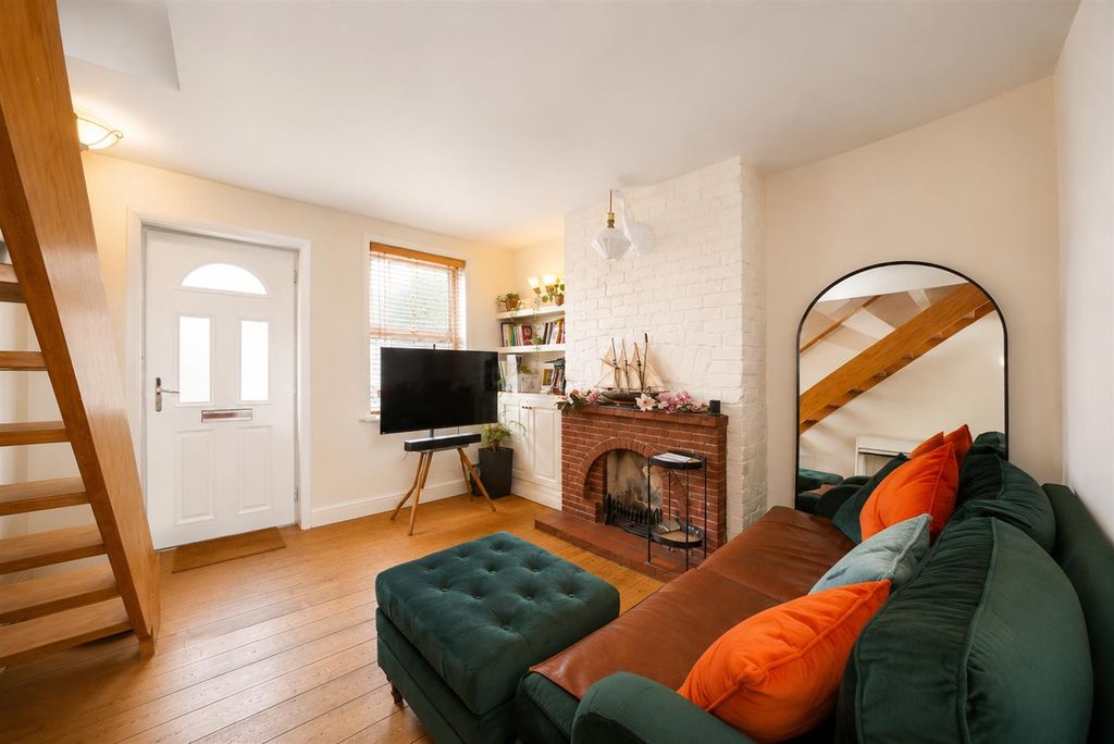 Property photo 3 of 25 6-College-Place-1006.Jpg