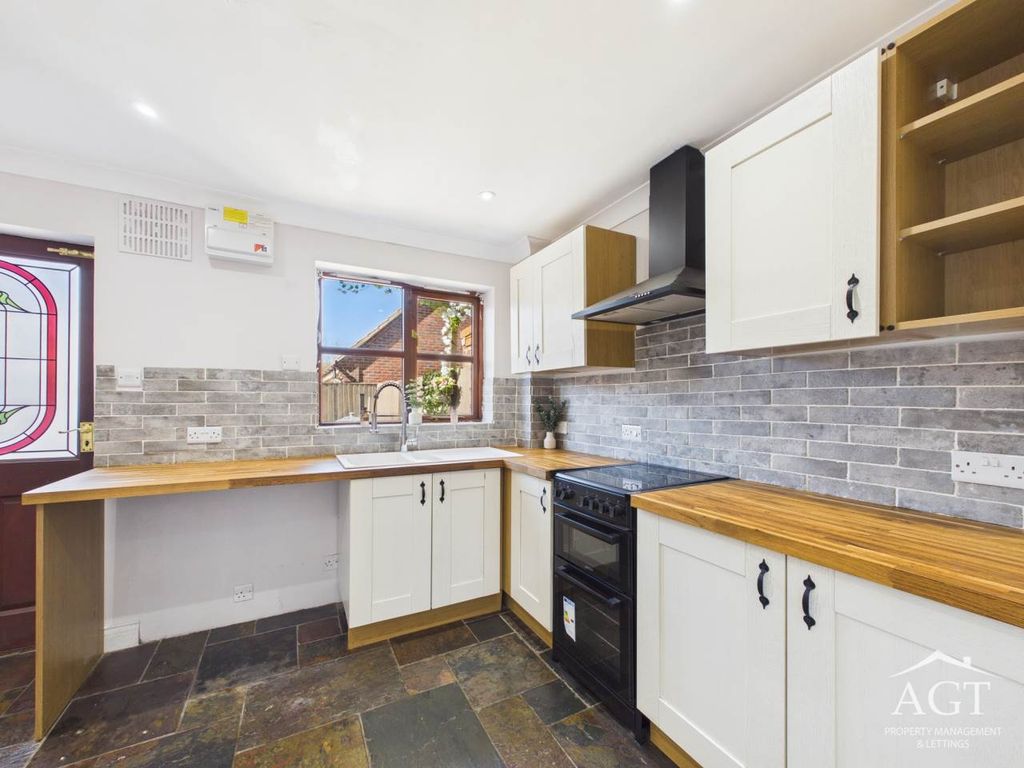 Property photo 3 of 15 Kitchen