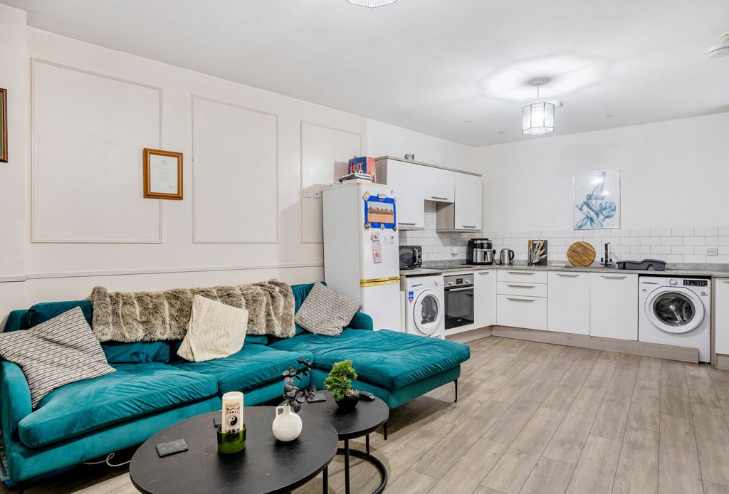 Property photo 1 of 14 1409398-10-6985d8...