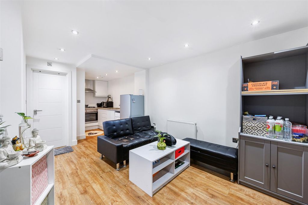 Property photo 2 of 6 Flat 1, 9 Allison Road-3.Jpg