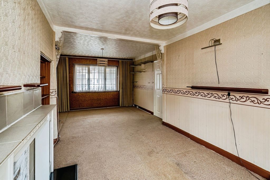 Property photo 2 of 19