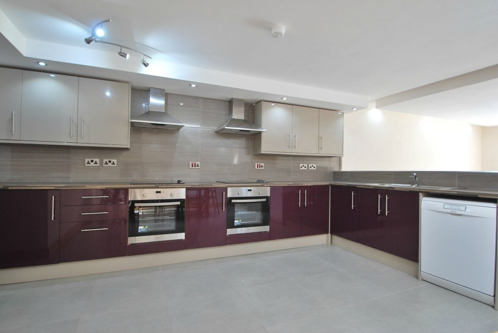 Property photo 1 of 19 Photo 6