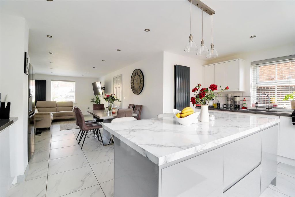 Property photo 2 of 21 Img_5639-Img_5641.Jpg