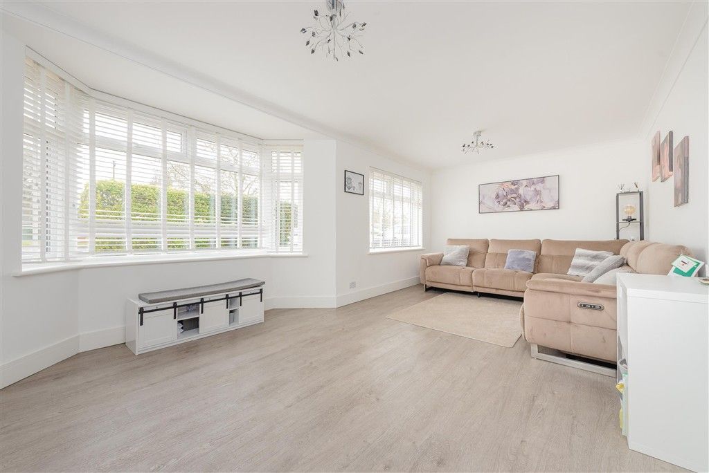 Property photo 2 of 14 Lounge