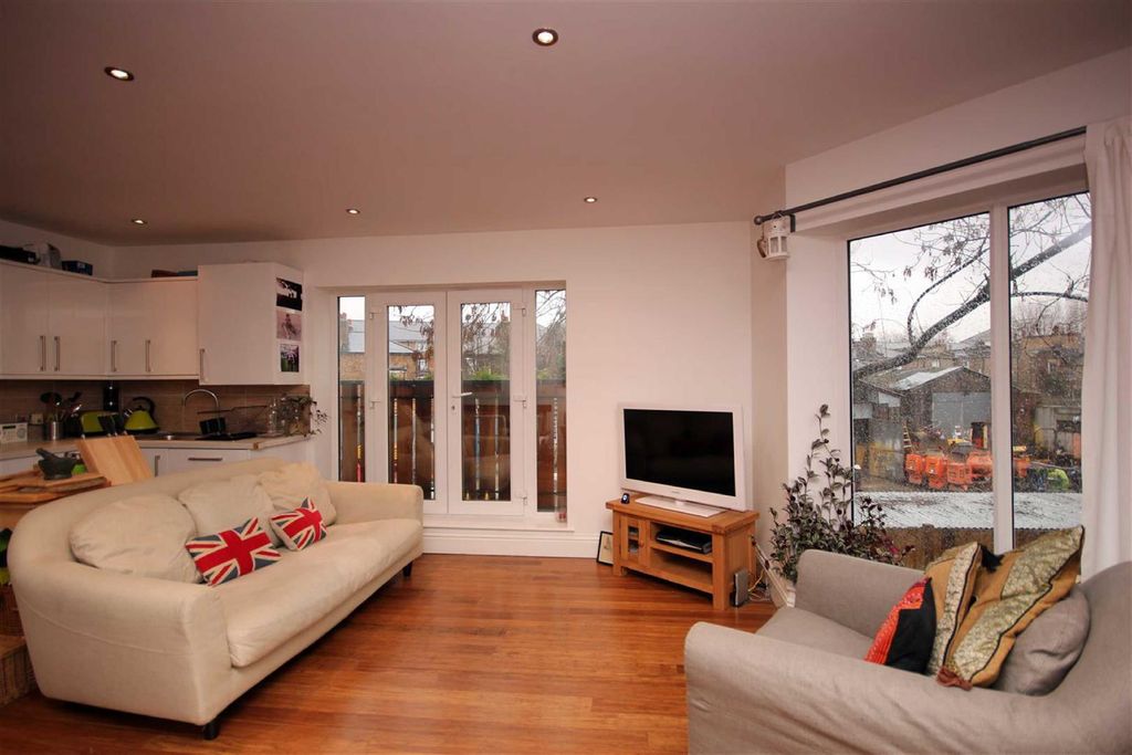 Property photo 2 of 6