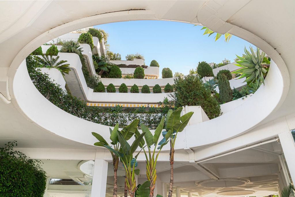 Property photo 2 of 62