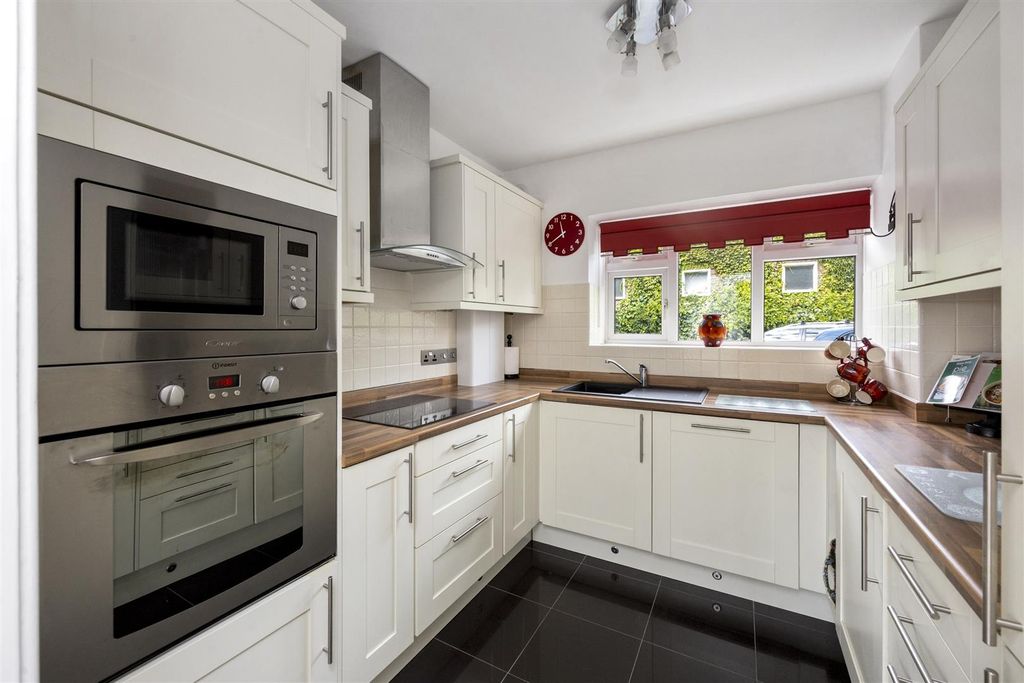 Property photo 2 of 17 Kitchen