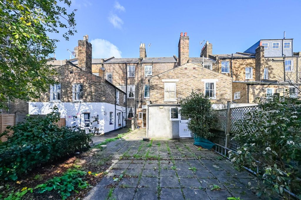 Property photo 1 of 8