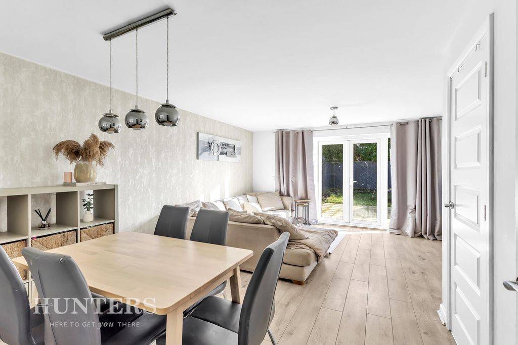 Property photo 2 of 20 Living Room