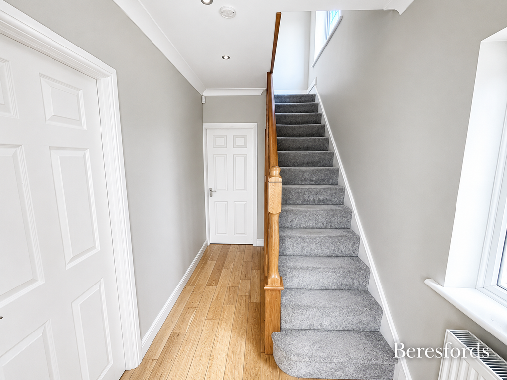 Property photo 2 of 17 Hallway