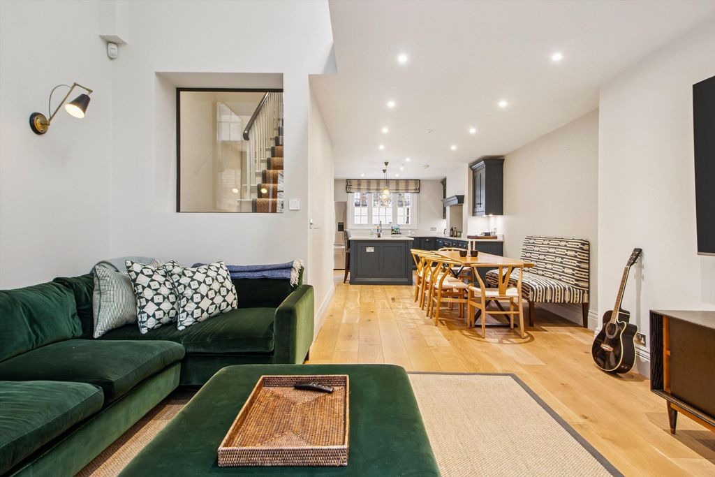 Property photo 3 of 21 Image