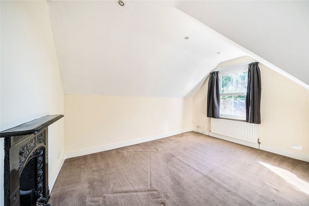 Property photo 2 of 8 Picture No. 11