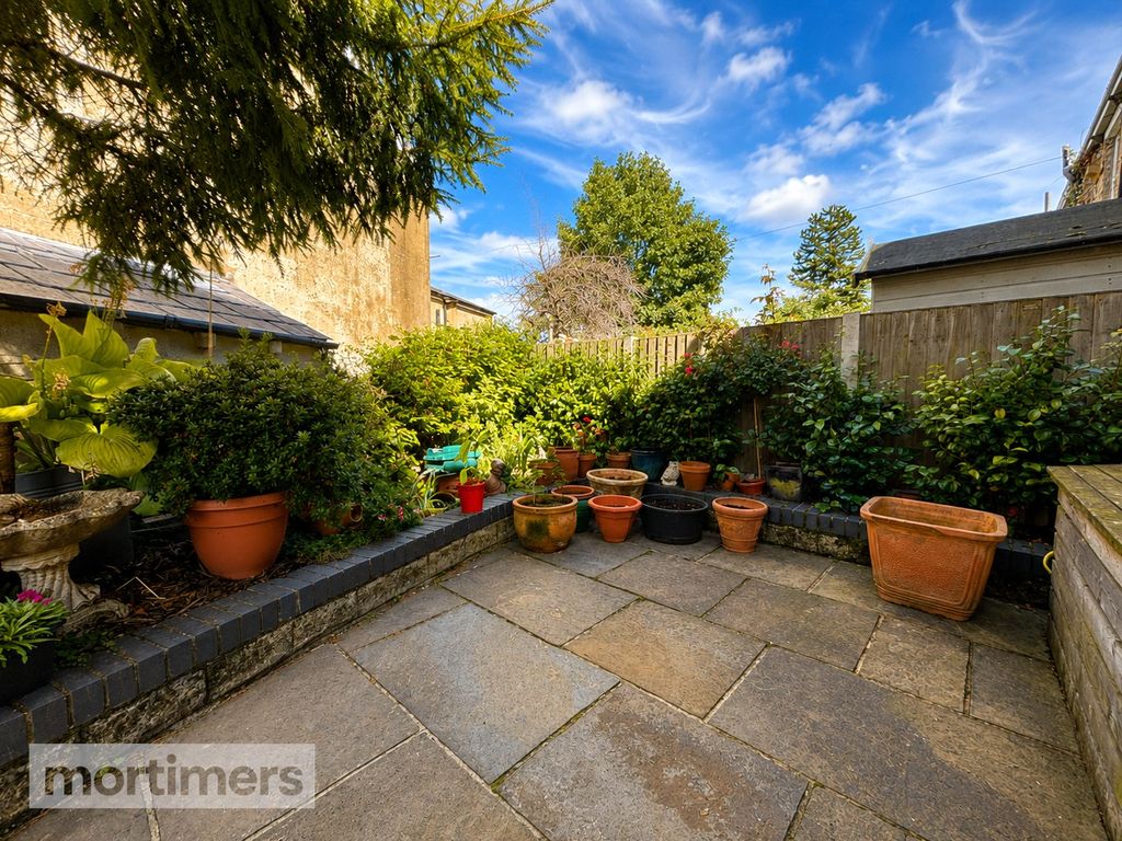 Property photo 3 of 18 Garden