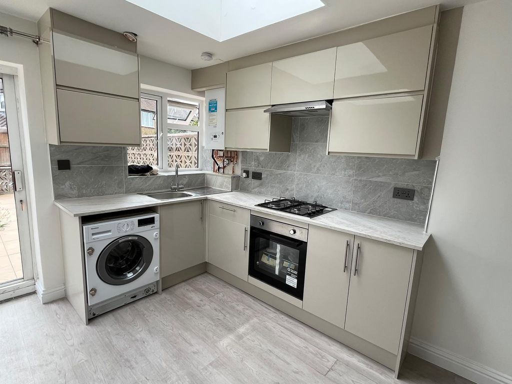 Property photo 3 of 11 Stanwell-09