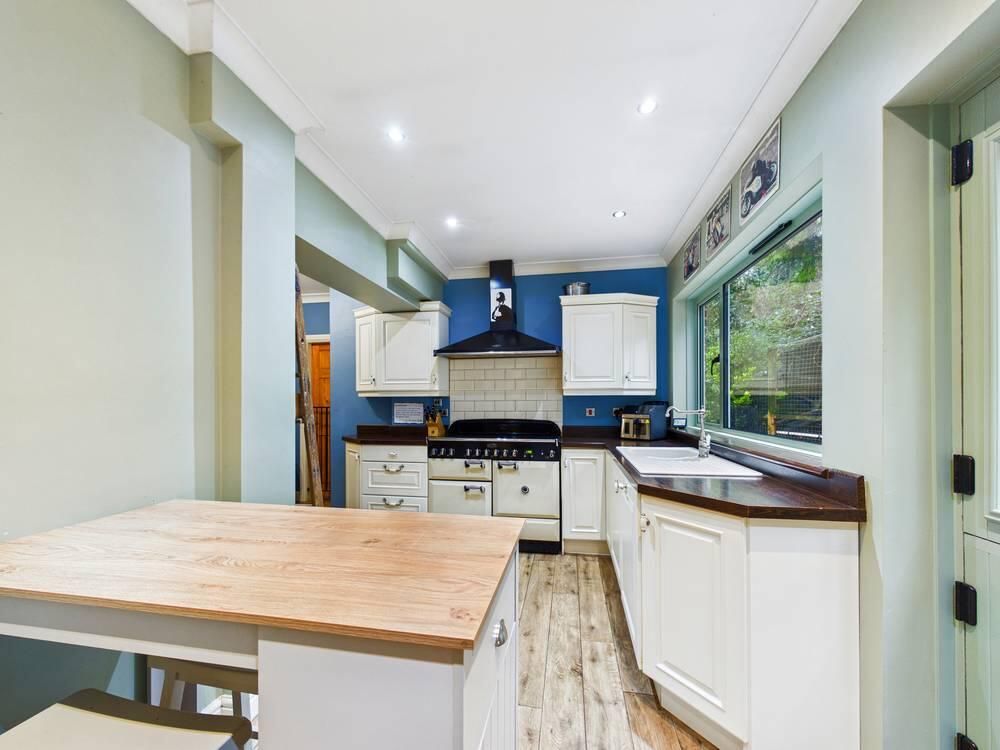 Property photo 3 of 22 Kitchen