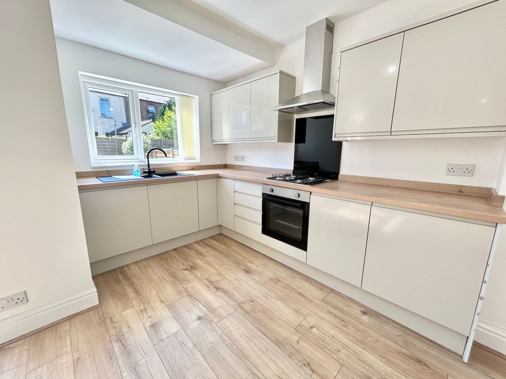 Property photo 3 of 14 Kitchen