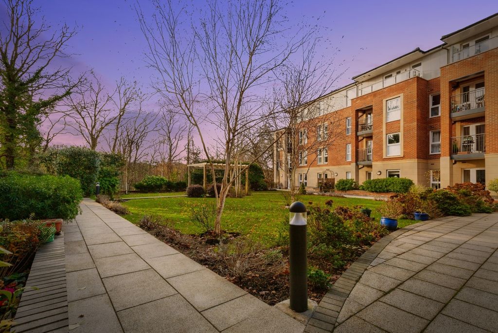 Property photo 1 of 31 Rear Gardens