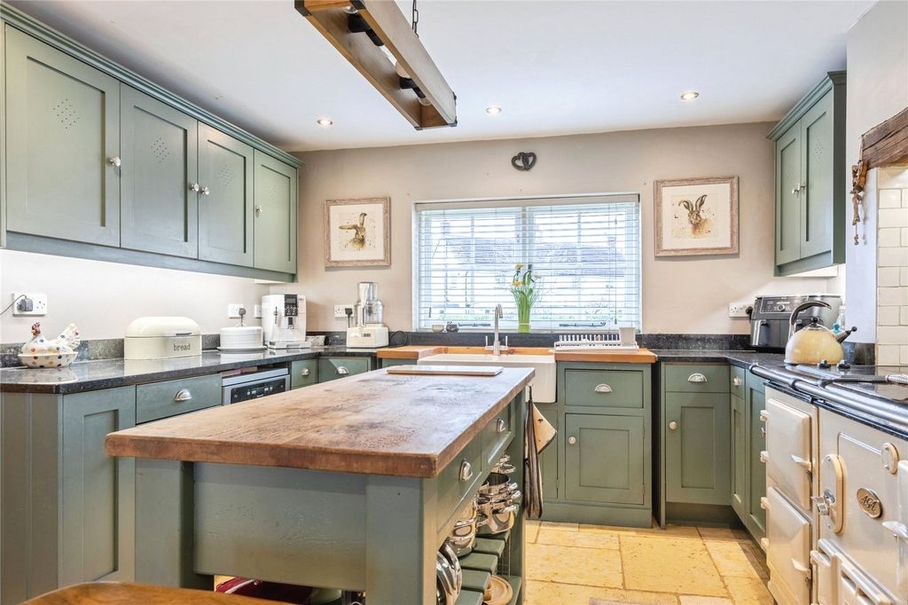 Property photo 2 of 31 Kitchen