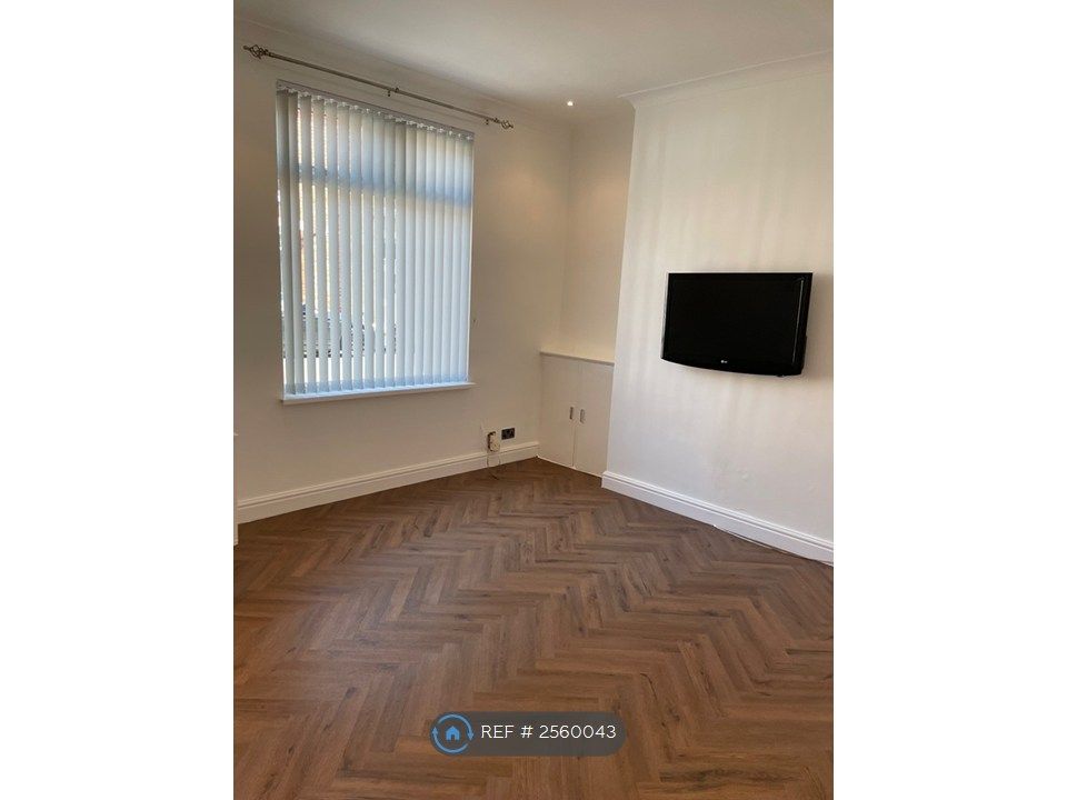 Property photo 3 of 18 Front Room (Tv Not Included)