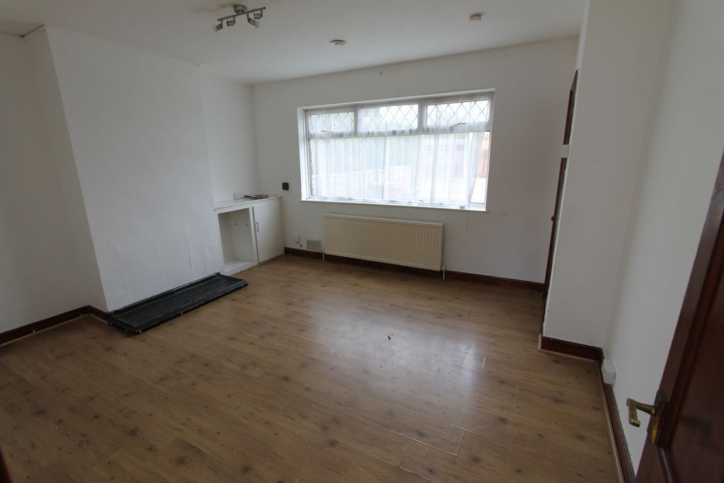 Property photo 3 of 8 Photo 4