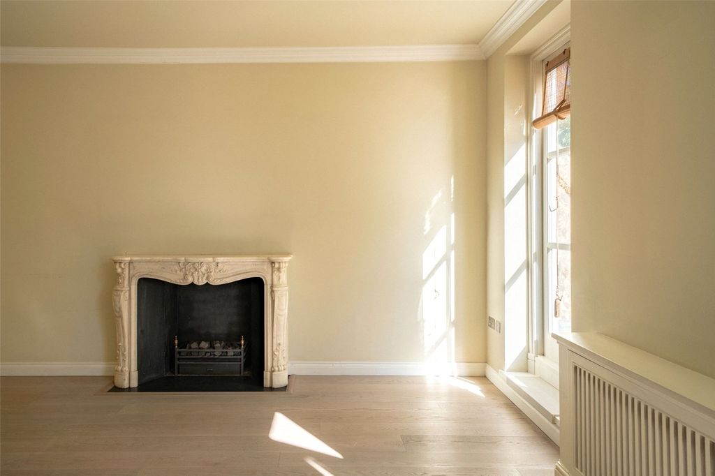 Property photo 3 of 7 Reception