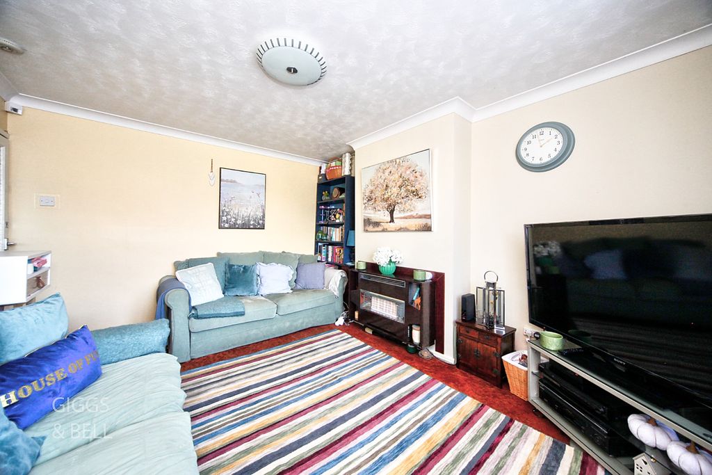 Property photo 2 of 23 4438161