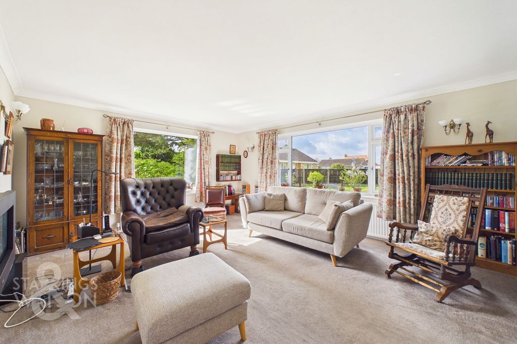 Property photo 2 of 34