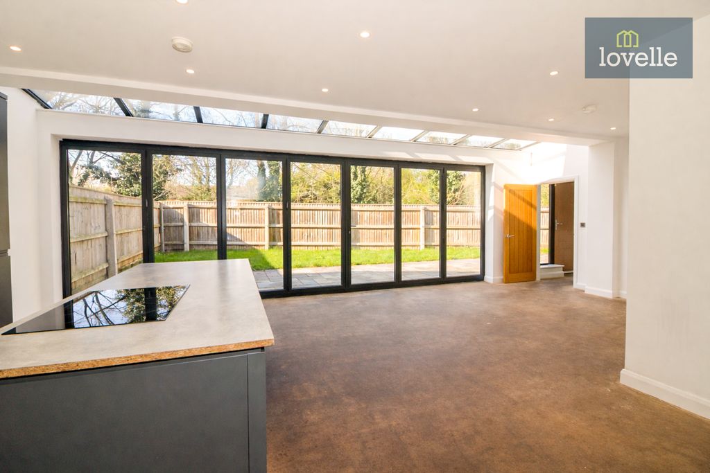 Property photo 2 of 27