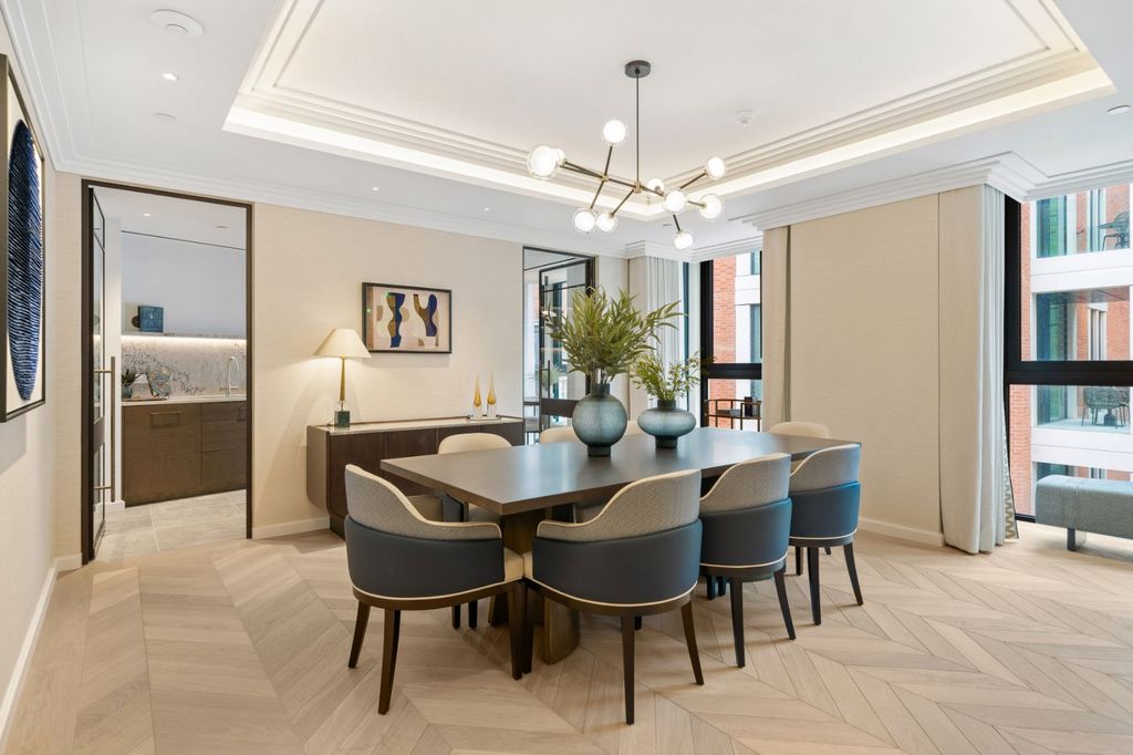 Property photo 2 of 11 Dining Room
