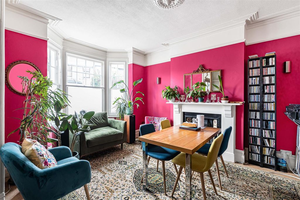 Property photo 2 of 35