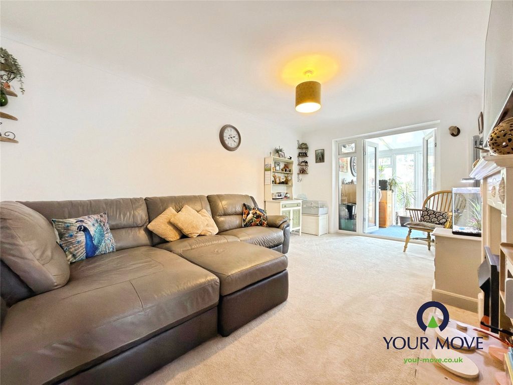 Property photo 2 of 13 Lounge