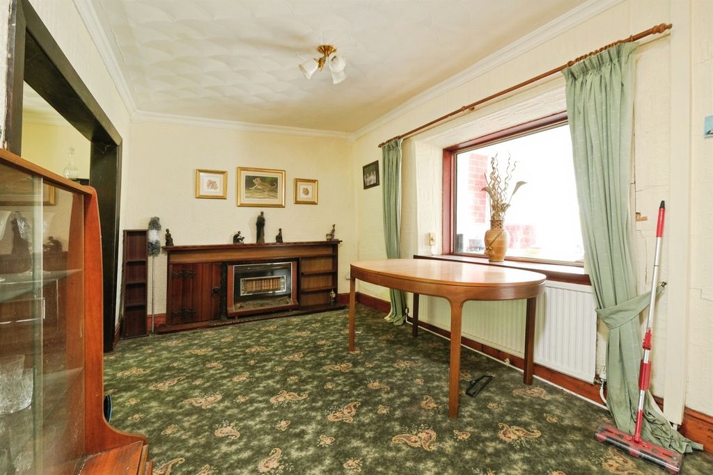 Property photo 3 of 27